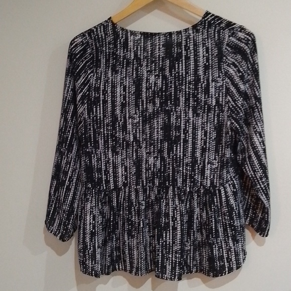 🌸 Collective concepts M black/cream pattern sheer top - Picture 6 of 8